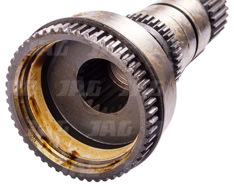 RE225878 Wał napędu pompy skrzyni