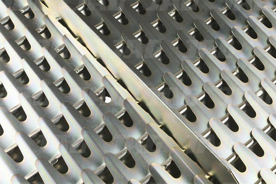 704506 Sito żaluzjowe ocynkowane końcowe, lamela-22mm 704506 Sito żaluzjowe ocynkowane końcowe, lamela-22mm